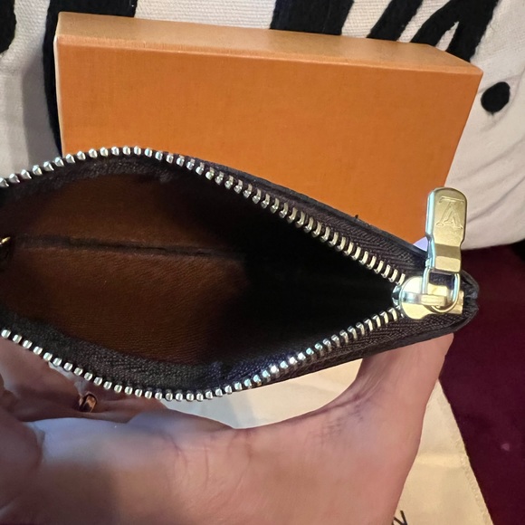 Louis Vuitton cles keychain - Picture 7 of 8